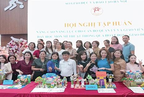 Giáo viên trường Tiểu học Hoàng Diệu tích cực tham gia tập huấn nâng cao năng lực giáo viên môn mĩ thuật thông qua giáo dục steam