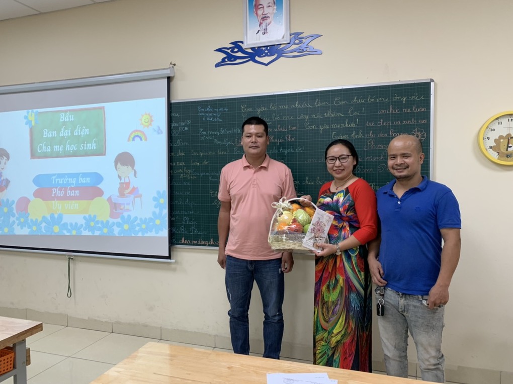 Cảm xúc ấm áp sau một buổi họp phụ huynh đầu năm!