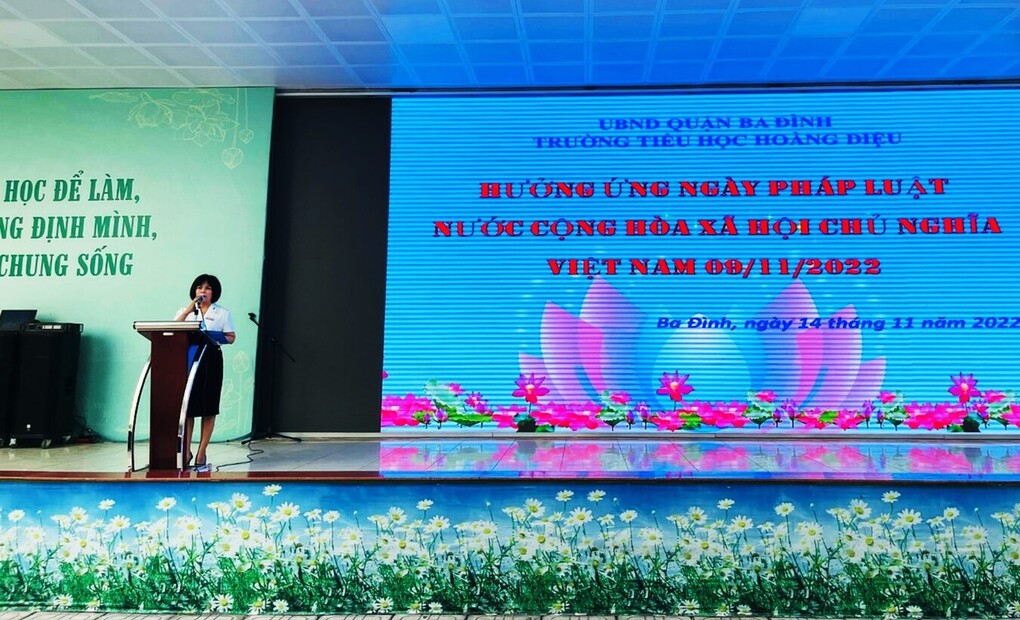 Trường Tiểu học Hoàng Diệu tuyên truyền hưởng ứng ngày Pháp luật nước Cộng hòa xã hội chủ nghĩa Việt Nam năm 2022.