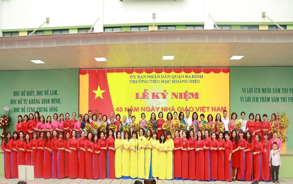 Trường Tiểu học Hoàng Diệu tổ chức Lễ kỷ niệm 40 năm ngày Nhà giáo Việt Nam 20-11 - tri ân các  nhà giáo nguyên là cán bộ, giáo viên của nhà trường.