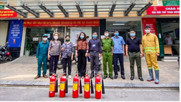 Cắt chuồng cọp’ tại Ba Đình: Mở lối thoát hiểm thay vì đóng đường sống