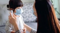 Chi tiết hướng dẫn chăm sóc tại nhà đối với trẻ em mắc COVID-19