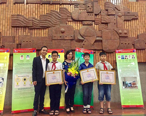 Cô giáo Lê Thị Duyên - Cô giáo Tin học tài năng, tâm huyết - sáng tạo