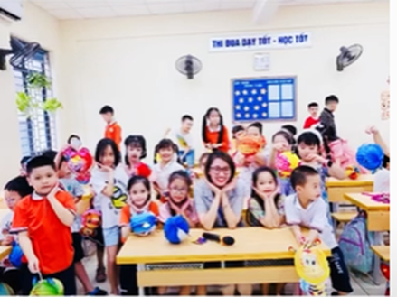 Video của lớp 2A8 tham gia cuộc thi "ảnh, video clip, phóng sự, tin bài với chủ đề “Lớp học hạnh phúc”