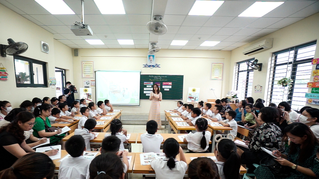 Trường Tiểu học Hoàng Diệu tổ chức thành công chuyên đề cấp quận môn Công nghệ và môn Tự nhiên xã hội lớp 3