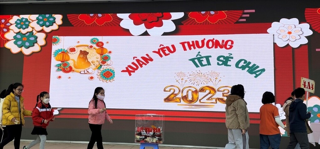 Hoạt động ý nghĩa gây quỹ Tình bạn của học sinh khối 4 trường Tiểu học Hoàng Diệu