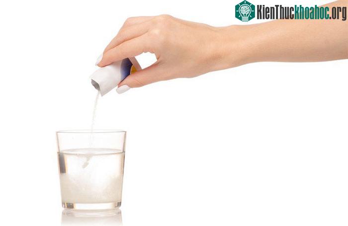 Lỗi sai nguy hiểm khi pha oresol các bậc phụ huynh cần lưu ý