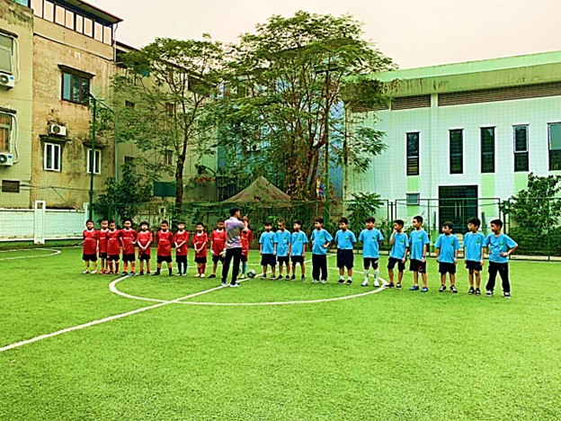 Chi đội 4A7 hào hứng tham gia giải Bóng đá mini nam chào mừng ngày Thể thao Việt Nam 27/3 tại trường Tiểu học Hoàng Diệu