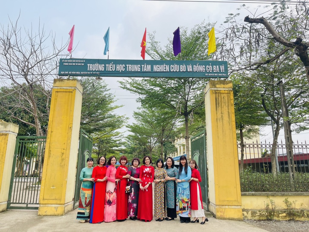 Hội nghị kí kết biên bản ghi nhớ về chương trình phối hợp triển khai phong trào “Nhà trường cùng chung tay phát triển, thầy cô cùng sẻ chia trách nhiệm” giai đoạn 2023 – 2025 giữa 2 nhà trường Tiểu học Hoàng Diệu và trường Tiểu học TTNC Bò và Đồng Cỏ Ba Vì - huyện Ba Vì