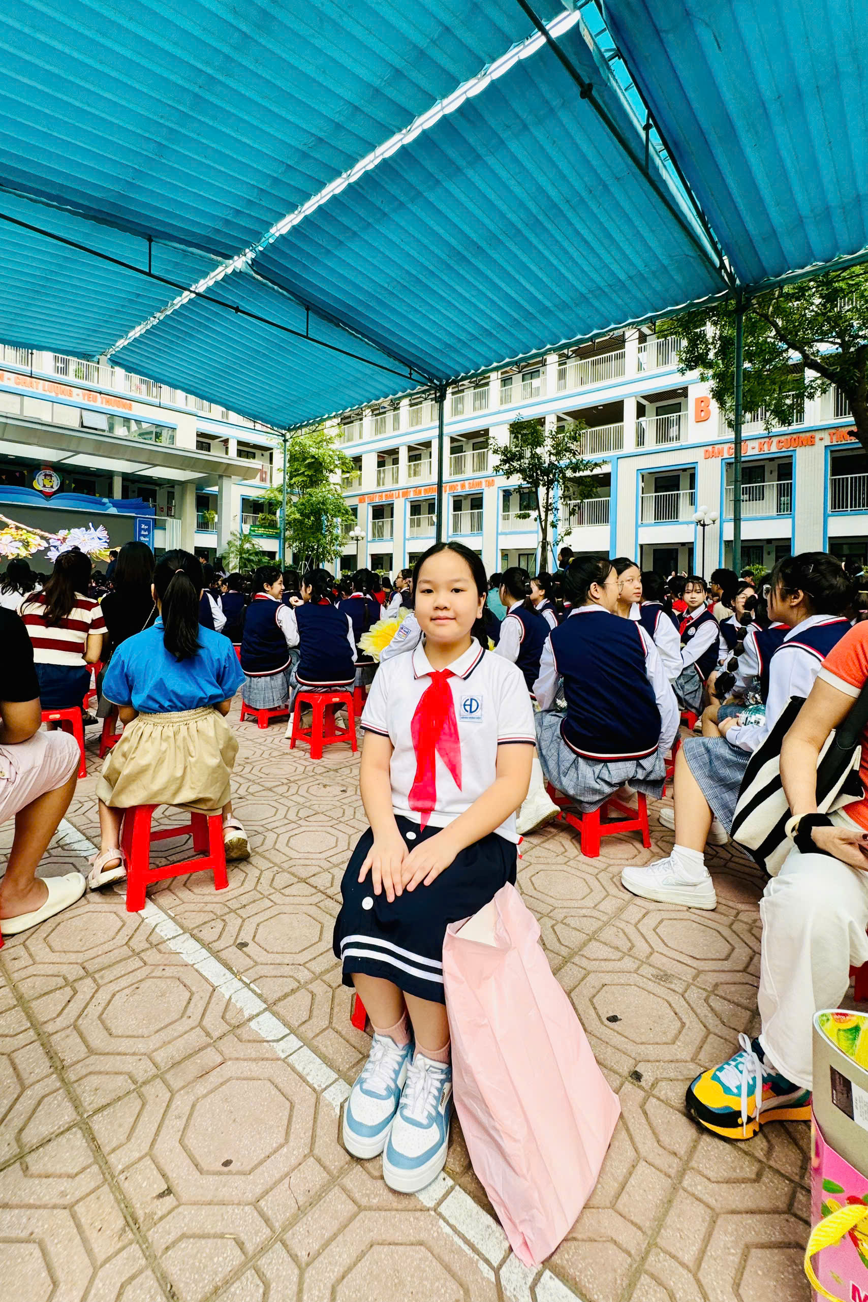 Học sinh Nguyễn Kim Khánh lớp 5A7 đạt giải Nhì cuộc thi vẽ tranh "Tôi yêu Hà Nội" với chủ đề " Hà Nội - Thành phố vì hòa bình" năm 2024