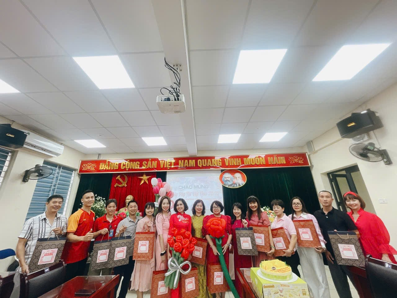 Công đoàn trường Tiểu học Hoàng Diệu tổ chức tọa đàm chào mừng kỷ niệm ngày Phụ nữ Việt Nam 20/10