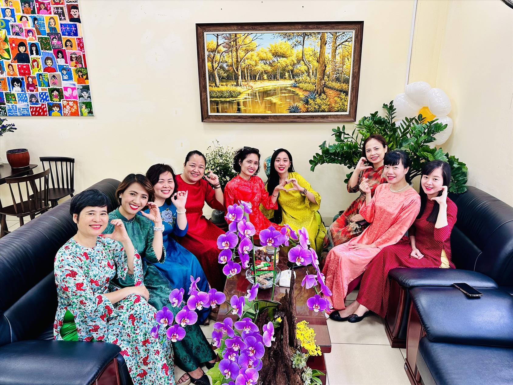 Khối 2 Trường Tiểu học Hoàng Diệu tưng bừng hưởng ứng tháng áo dài Việt Nam