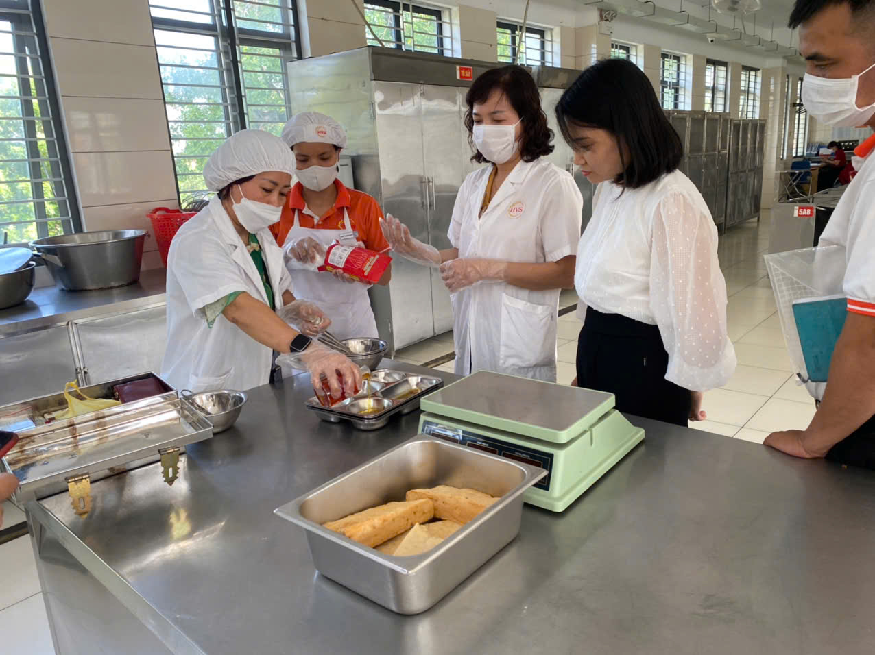 Công tác kiểm tra đảm bảo an toàn vệ sinh thực phẩm góp phần đảm bảo sức khỏe học sinh