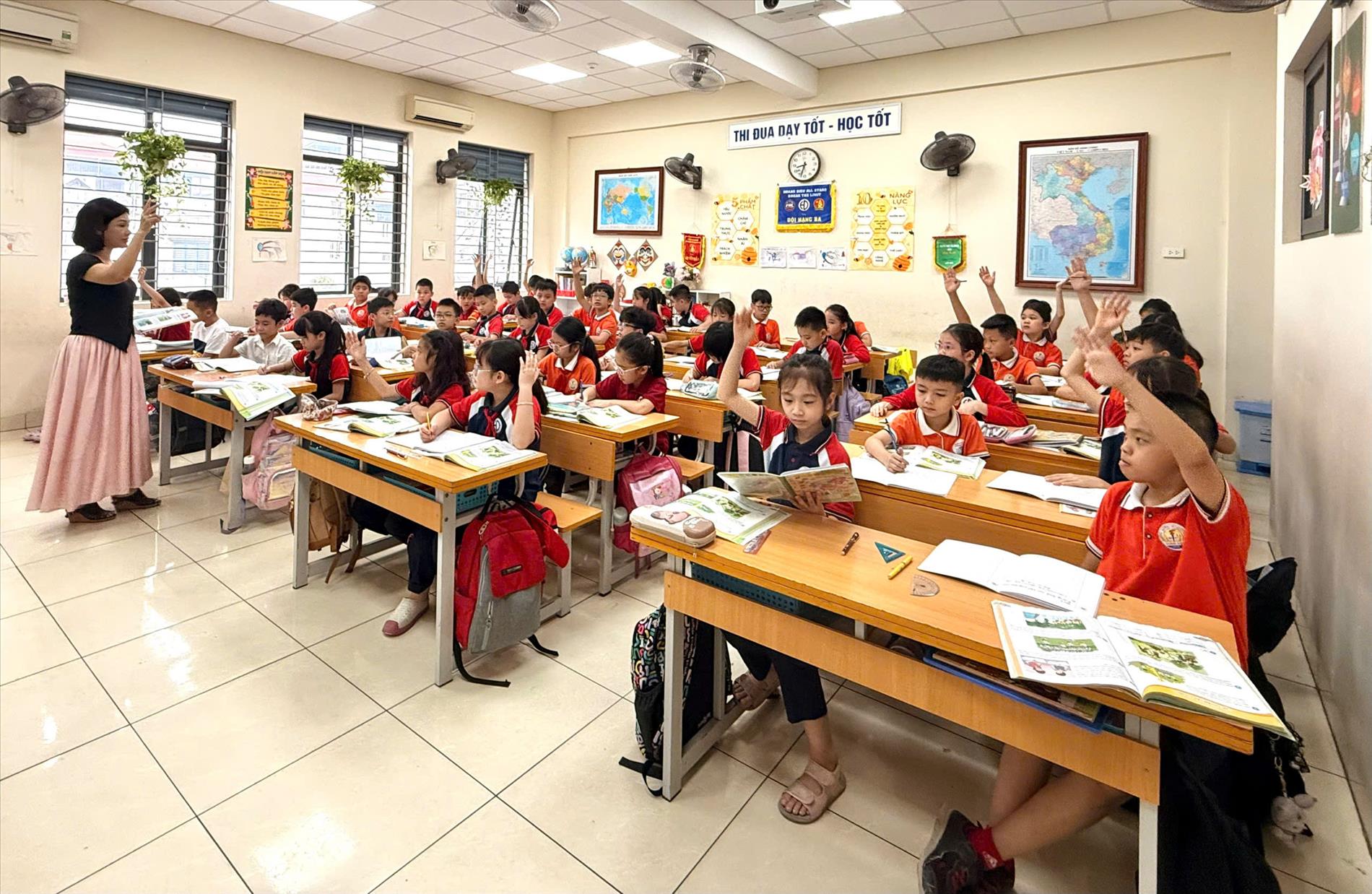 Học sinh trường Tiểu học Hoàng Diệu thi đua giành hoa học tốt chào mừng ngày Nhà giáo Việt Nam 20/11