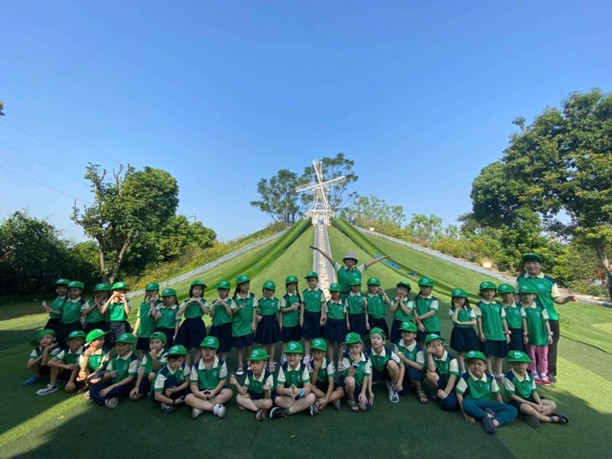 Niềm vui của bạn nhỏ Nguyễn Phương Linh 1A6 khi khám phá khu du lịch sinh thái Resort 5 sao Glory