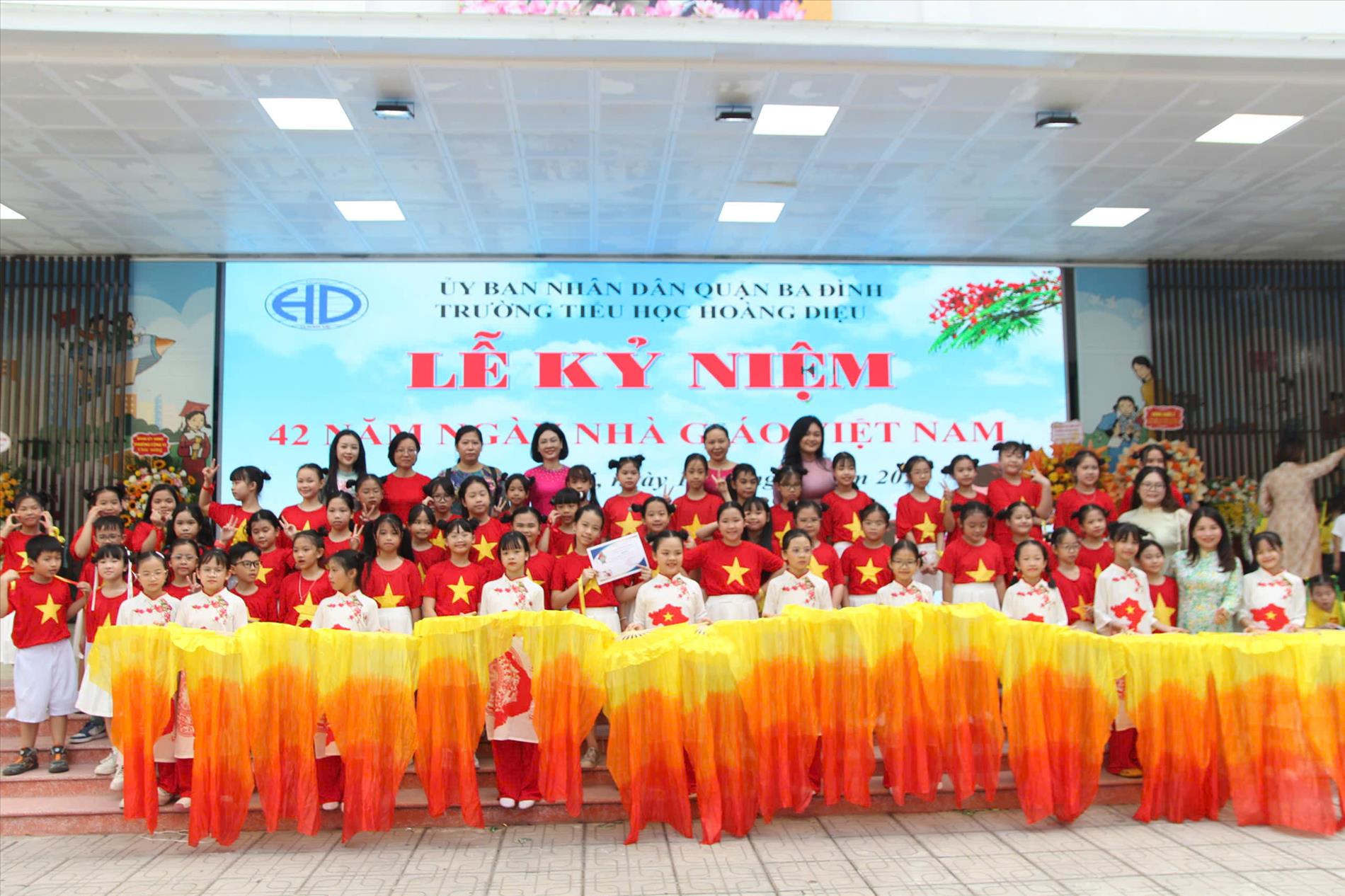 Học sinh khối 4 tỏa sáng với tiết mục văn nghệ đặc sắc chào mừng ngày Nhà Giáo Việt Nam 20/11 năm học 2024-2025