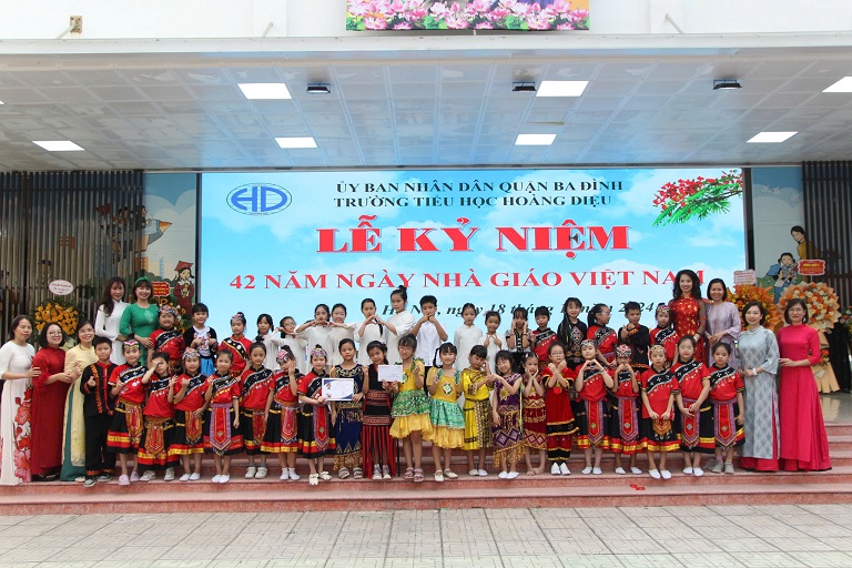 Tiết mục văn nghệ đặc biệt dành tặng các thầy cô giáo nhân ngày Nhà giáo Việt Nam 20-11 của học sinh khối 3