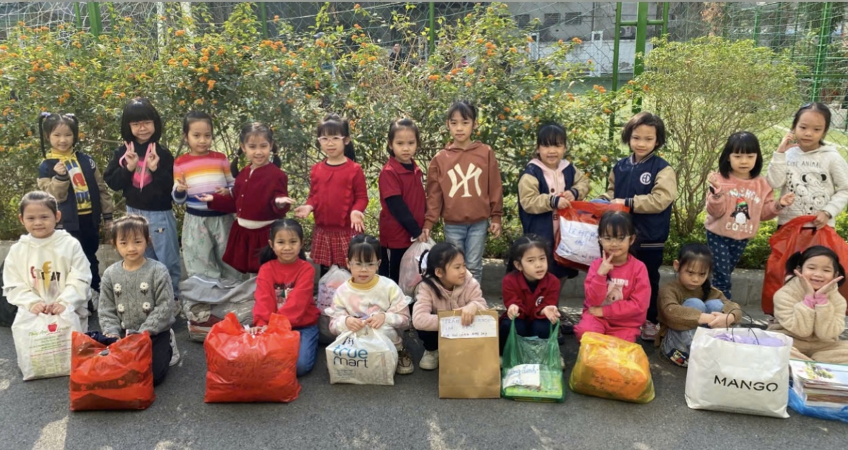 “Đông ấm yêu thương” – Học sinh Khối 1 nô nức gửi gắm tình yêu tới các bạn nhỏ vùng cao