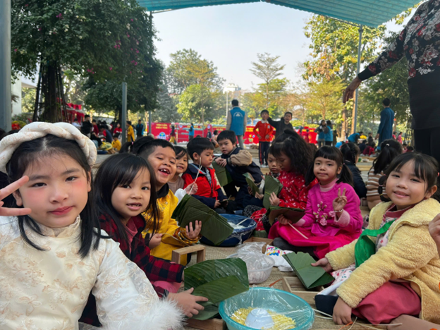 Những Chiếc Bánh Chưng Nhỏ Xinh – Hoạt động trải nghiệm chào Tết Ất Tỵ thú vị của các bạn nhỏ lớp 1 Trường Hoàng Diệu