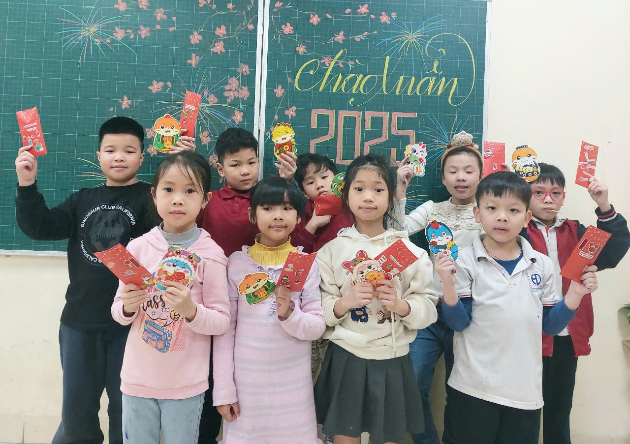 Ngày đầu năm mới của các bạn nhỏ lớp 2A1