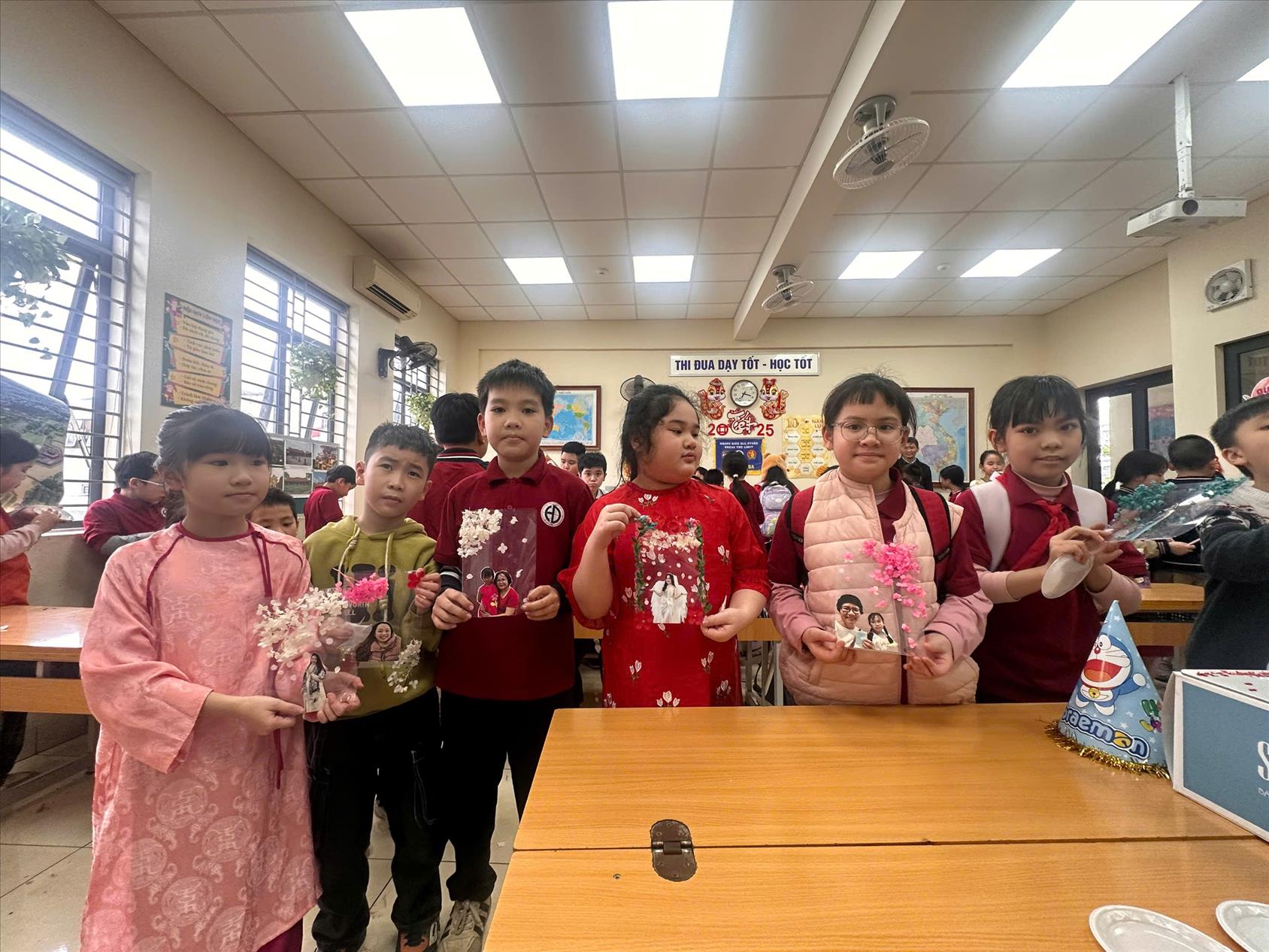Học sinh khối 4 Trường Tiểu học Hoàng Diệu rộn ràng chào mừng ngày 8/3