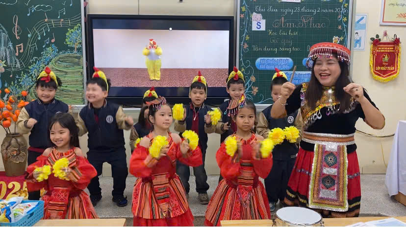 Rộn ràng giai điệu tuổi thơ trong tiết học âm nhạc ở lớp 1A6