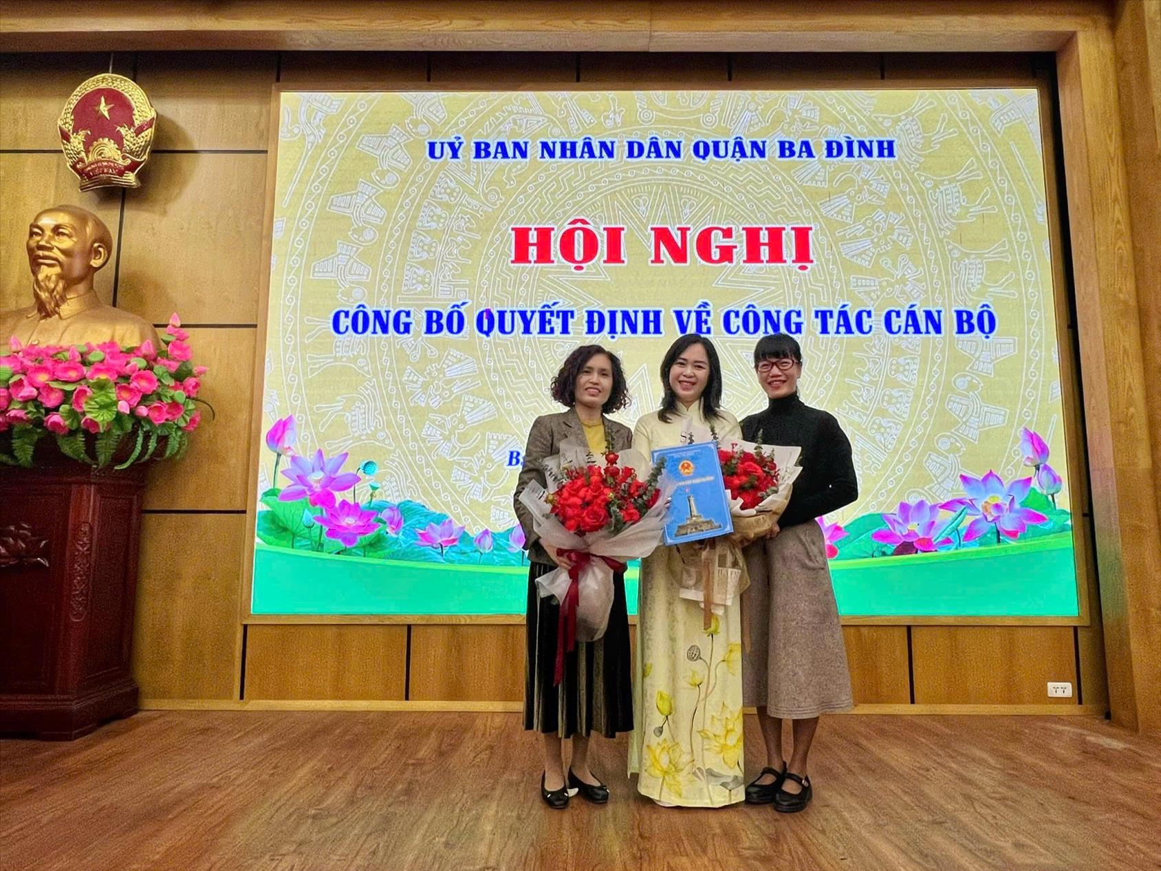 Chúc mừng  đồng chí Ngô Minh Hường - Giáo viên trường TH Hoàng Diệu nhận quyết đinh  bổ nhiệm Phó Hiệu trưởng trường Tiểu học Hoàng Diệu.