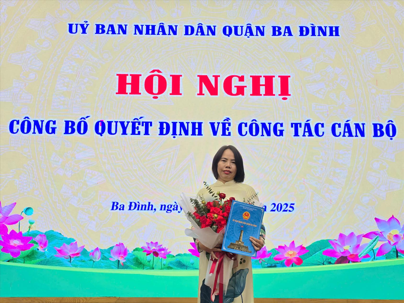 Chúc mừng đồng chí Phan Hồng Minh – Giáo viên trường Tiểu học Hoàng Diệu nhận quyết định bổ nhiệm chức vụ Phó Hiệu trưởng trường Tiểu học Phan Chu Trinh