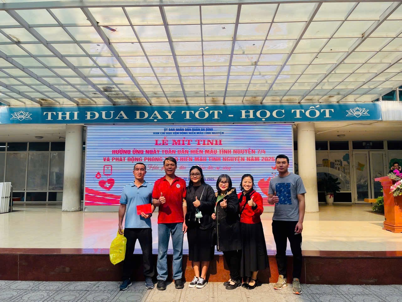 CB-GV-NV trường TH Hoàng Diệu hưởng ứng ngày toàn dân hiến máu tình nguyện 7/4