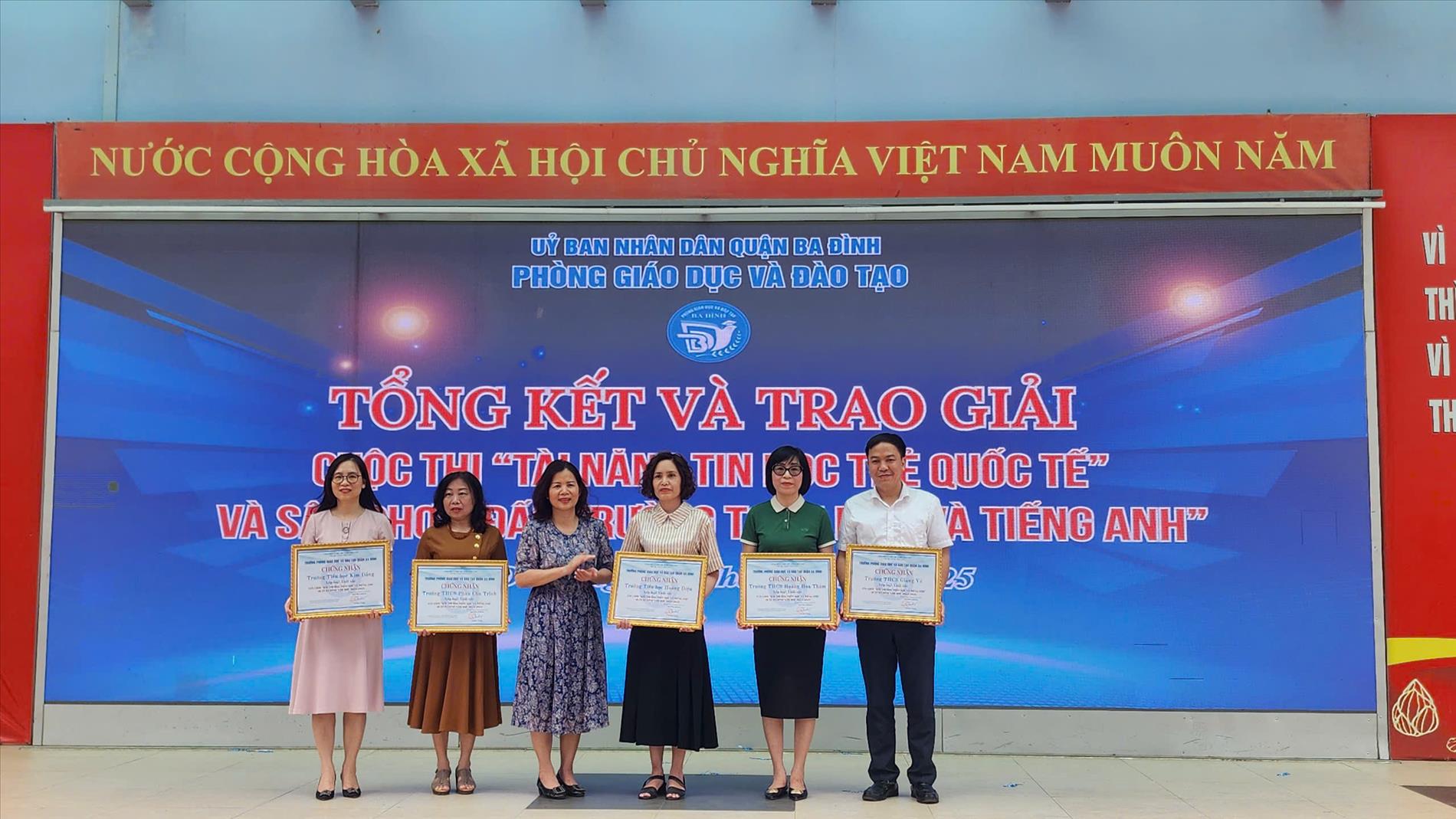 Trường TH Hoàng Diệu - Tập thể có thành tích xuất sắc tại sân chơi “Đấu trường Toán học và Tiếng Anh" Quận Ba Đình