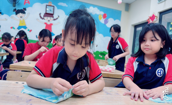 Rèn luyện kỹ thuật cắt may và khâu vá từ nhỏ mang lại nhiều lợi ích quan trọng cho học sinh