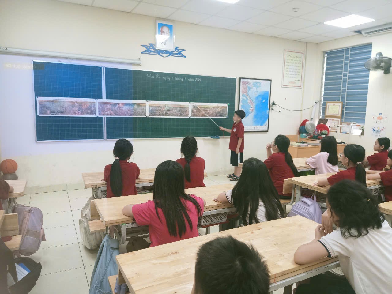 Lớp 4A4 trường Tiểu học Hoàng Diệu “sống cùng lịch sử” qua tranh panorama Chiến dịch Điện Biên Phủ