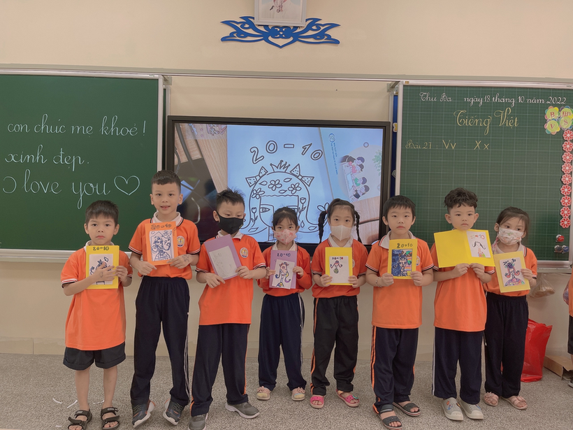 A group of children in matching t-shirts in front of a chalkboard

Description automatically generated with medium confidence