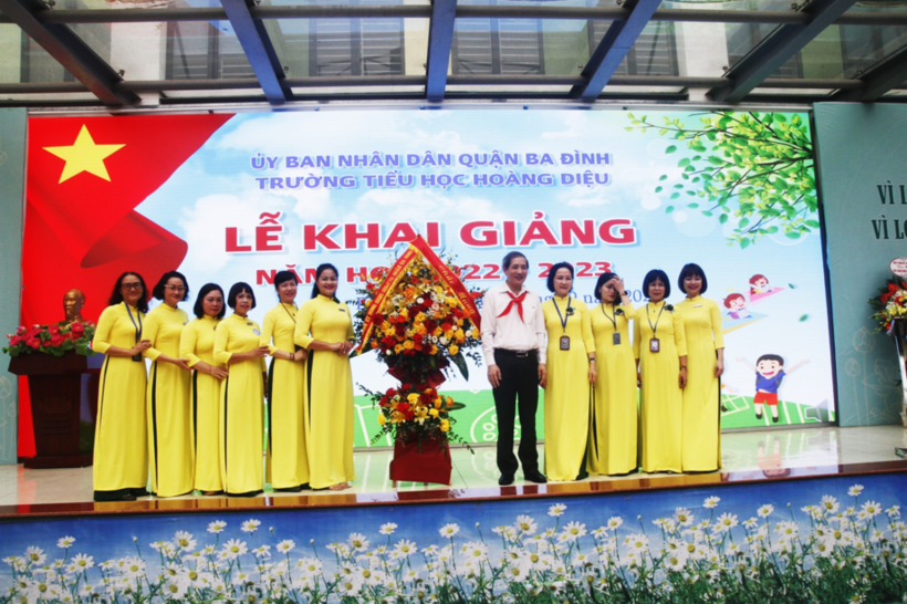 A group of people in yellow robes

Description automatically generated with low confidence