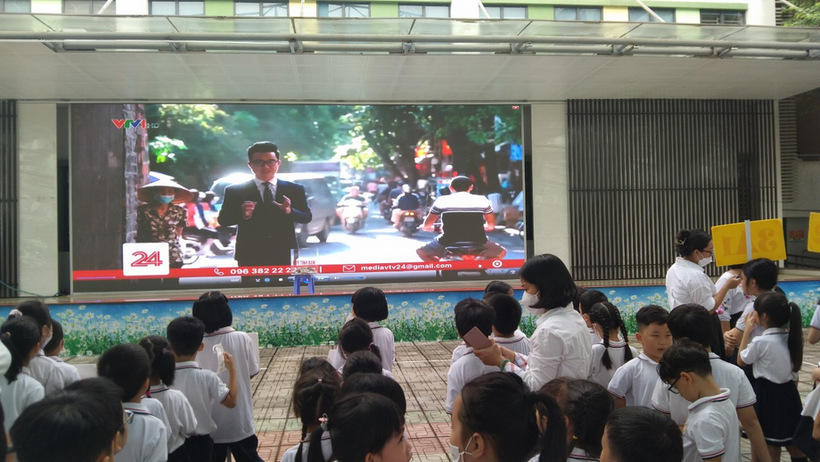 A picture containing person, people, group, crowd

Description automatically generated