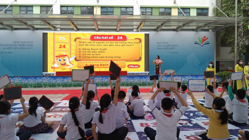 A picture containing text, person, group

Description automatically generated