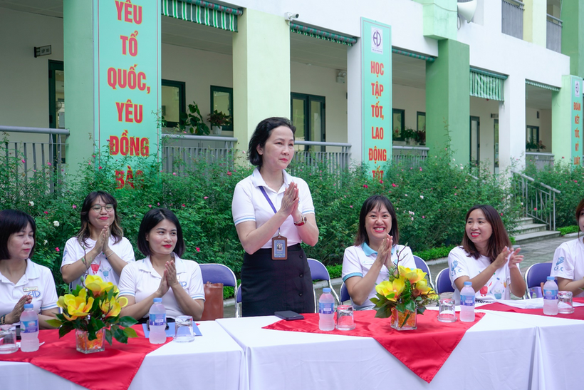 A group of women sitting at a table

Description automatically generated with medium confidence