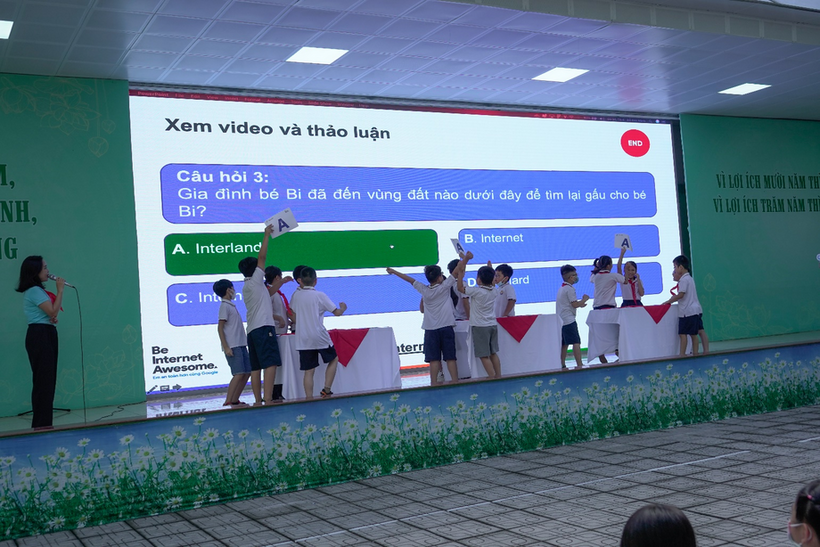 A group of people standing on a stage

Description automatically generated with low confidence