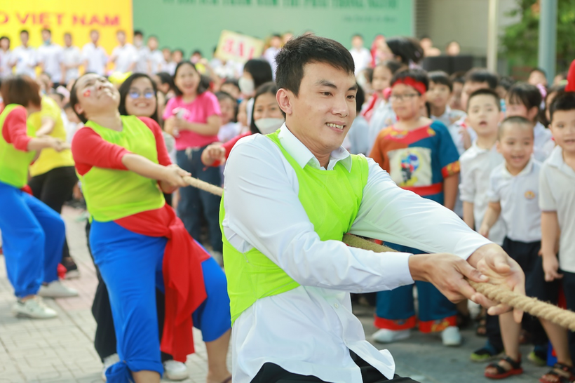 Ảnh có chứa người, thể thao, khiêu vũ, đám đôngMô tả được tạo tự động