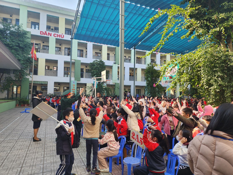 A picture containing outdoor, person, building, people

Description automatically generated