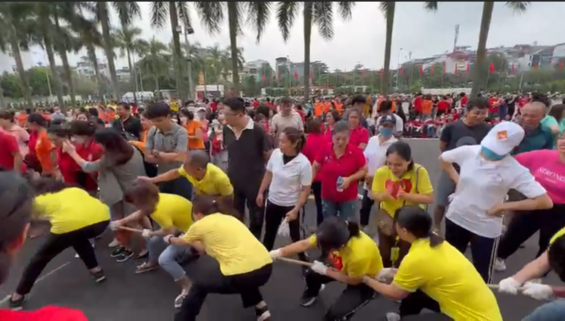 A group of people in a circle

Description automatically generated with low confidence