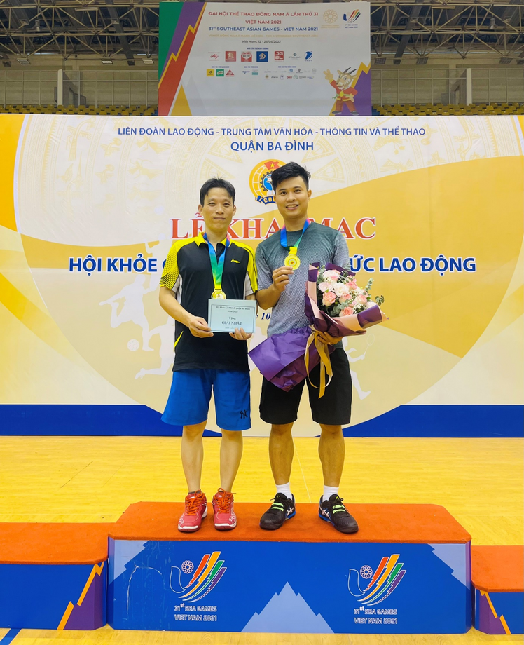 A picture containing text, standing, yellow, building

Description automatically generated