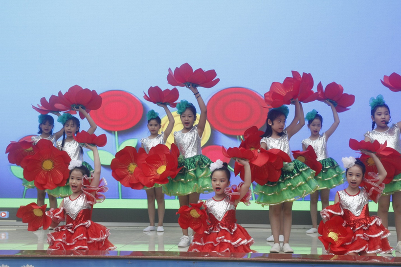 A group of people wearing clothing
Description automatically generated with low confidence