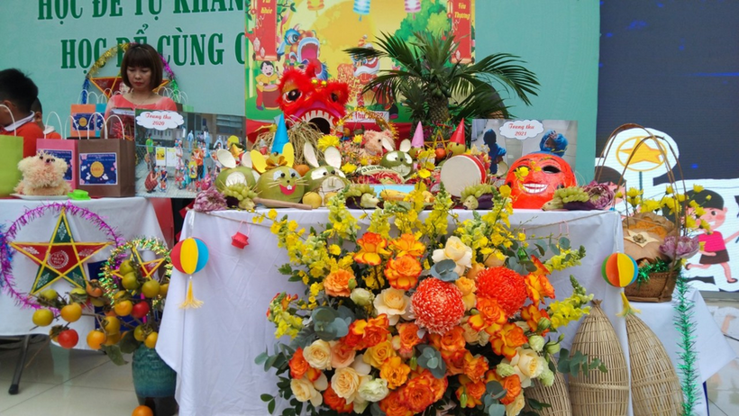 A picture containing text, colorful, decorated, several

Description automatically generated