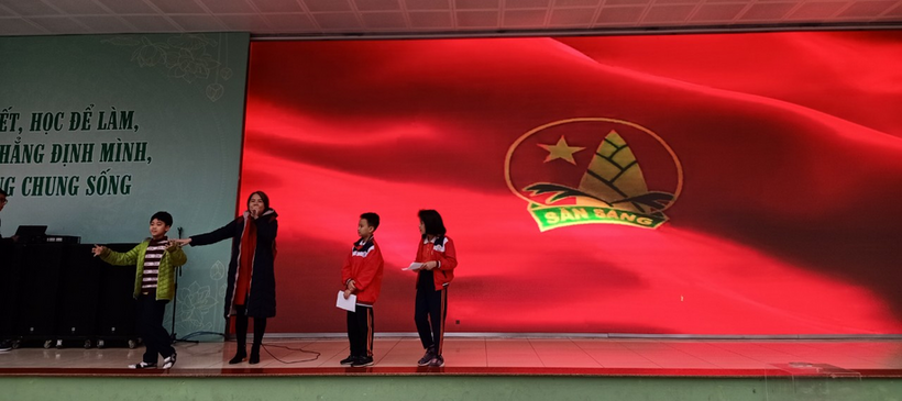 Ảnh có chứa văn bản, hộpMô tả được tạo tự động