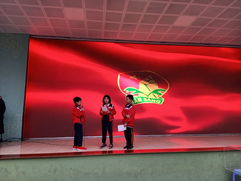 Ảnh có chứa văn bảnMô tả được tạo tự động