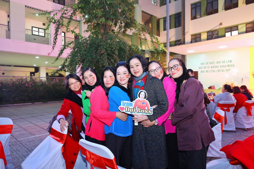 A group of women posing for a photo
Description automatically generated with medium confidence