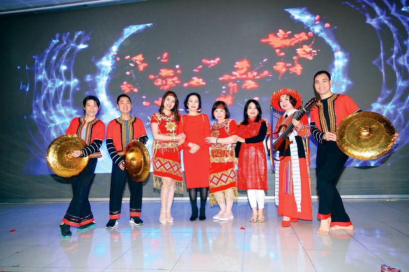 A group of people on a stage
Description automatically generated with medium confidence