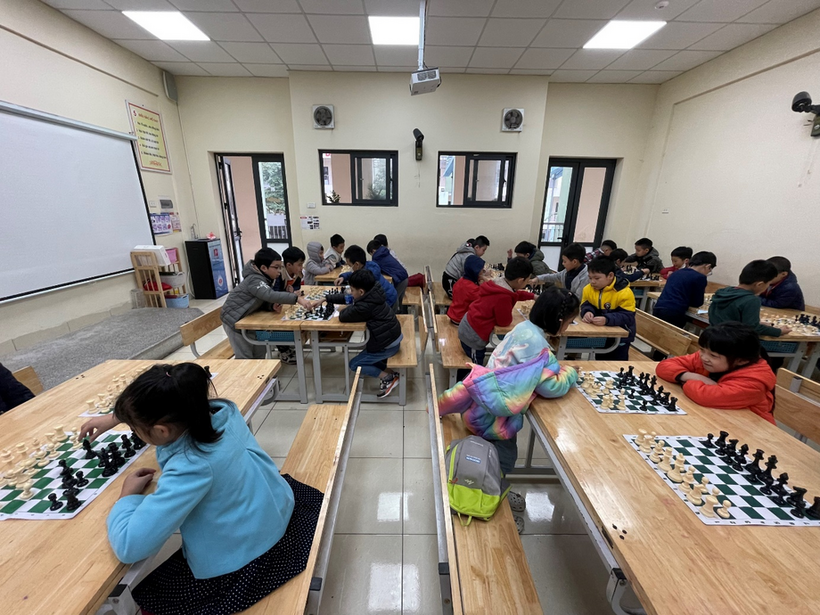 A group of children in a classroom
Description automatically generated with medium confidence