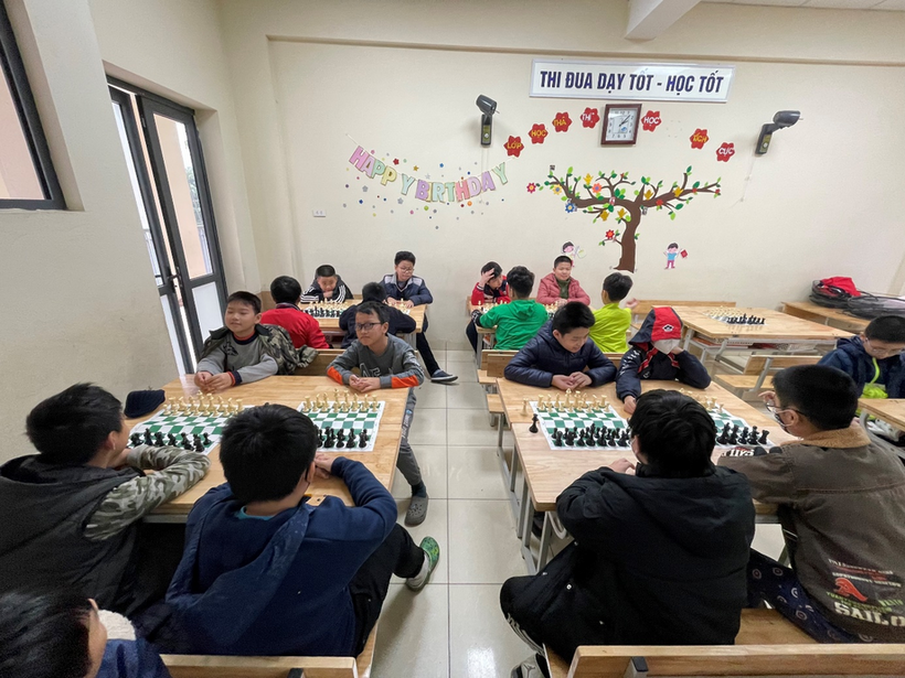 A group of people sitting in a classroom
Description automatically generated with medium confidence